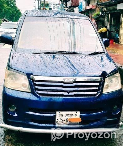 Toyota Noah X 2003