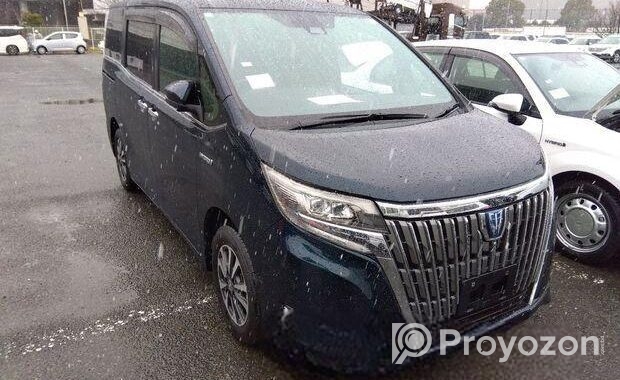 Toyota Esquire GI Mica Blue 4/90k 2020
