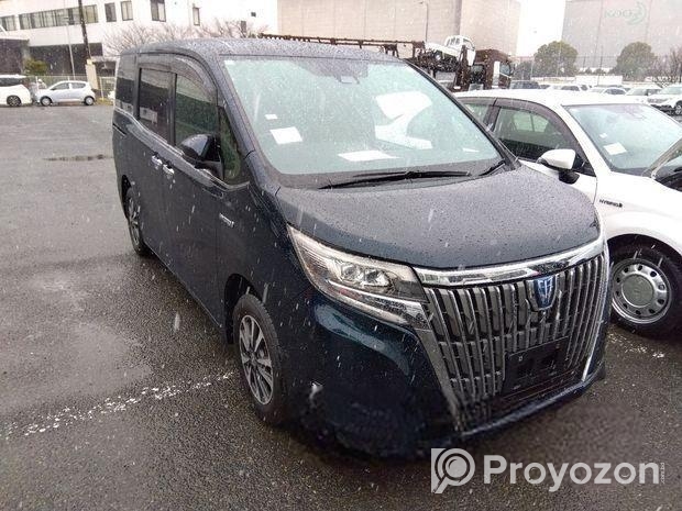 Toyota Esquire GI Mica Blue 4/90k 2020