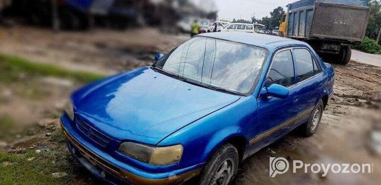 Toyota Corolla . 1992