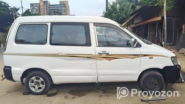 Toyota Noah KR42 2003