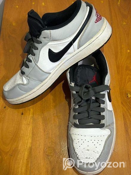 Nike Air Jordan 1 Low Smoke Gray