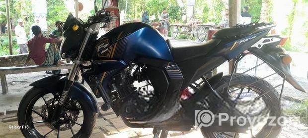 Yamaha FZS 2023