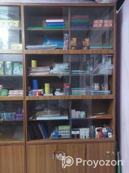 গ্লাস করা সুকেইচ, উচ্চতা ৮ ফুট, প্রস্থ- ৫ ফুট