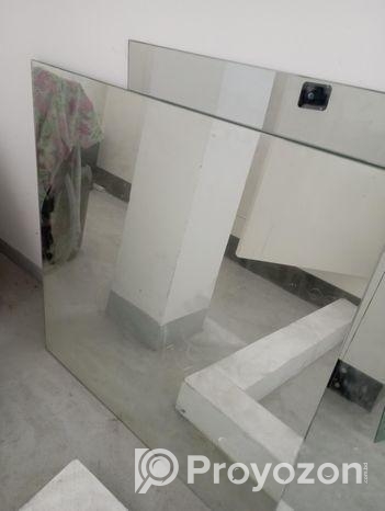 ওয়াশ রুমের আয়না