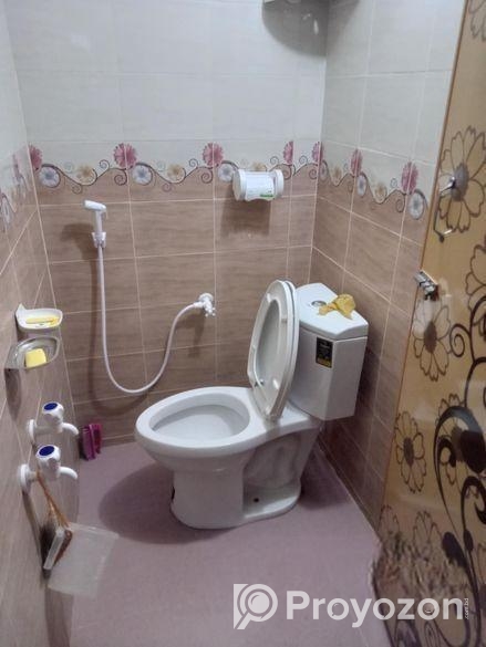 গোডাউন সহ বাসা বিক্রয় হবে।