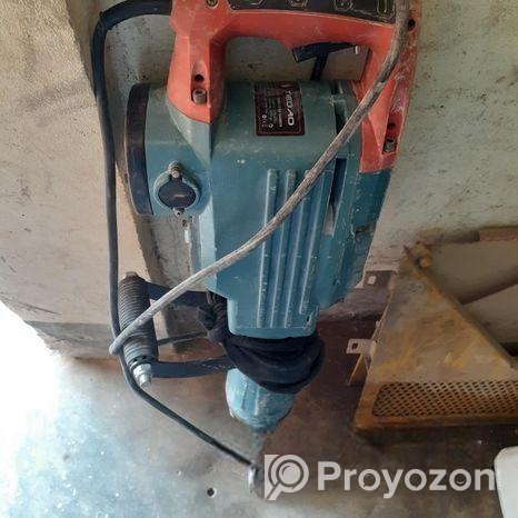 বড় হেমার ডিল মেশিন।