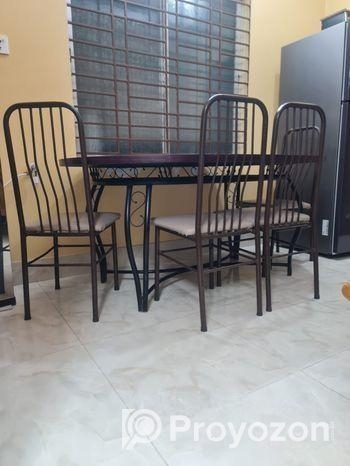 ৬ সিট চেয়ার এবং একটি রাউন্ড টেবিল