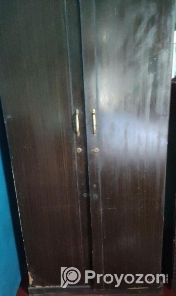 কাঠের আলমারি