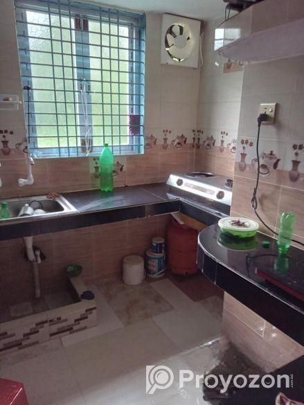 গোডাউন সহ বাসা বিক্রয় হবে।