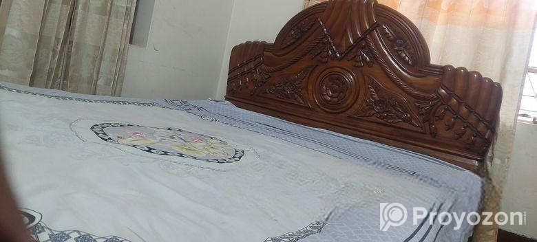 মেহগনি কাঠের তৈরি খাট