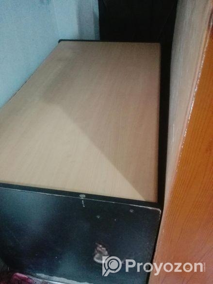 অফিশিয়াল সেন্টার টেবিল বিদেশি বর্ডার তৈরি