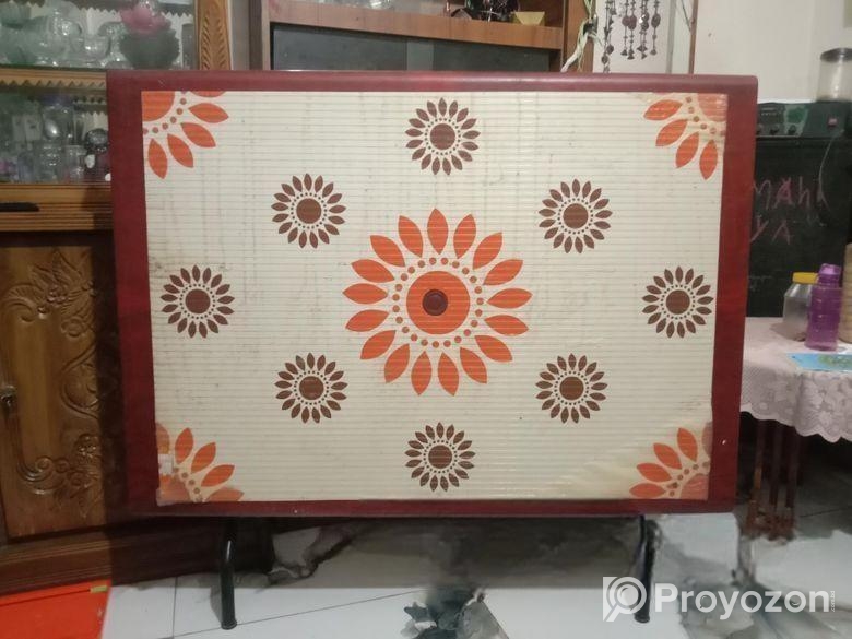 ডাইনিং টেবিল