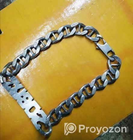 ১ টি রুপার ব্রেসলেট বিক্রি করা হবে বাহিরে থেকে আনা