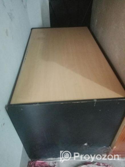 অফিশিয়াল সেন্টার টেবিল বিদেশি বর্ডার তৈরি