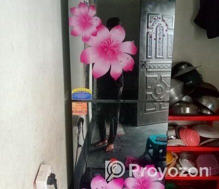 আর্জেন্ট ফ্রিজ বিক্রি করা হবে