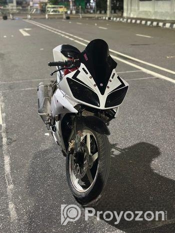 Yamaha R15 v1 2011