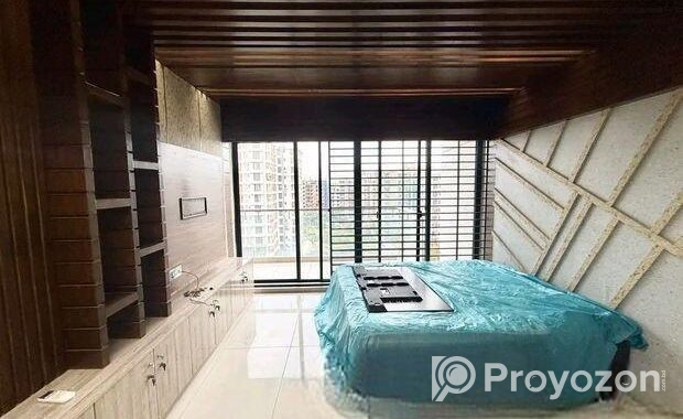 4400 Sqft Luxurious Brand New Ready Apartment For