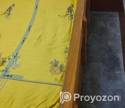 একটি কড়ই কাঠের ভাল খাট বিক্রি করা হবে
