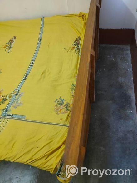 একটি কড়ই কাঠের ভাল খাট বিক্রি করা হবে