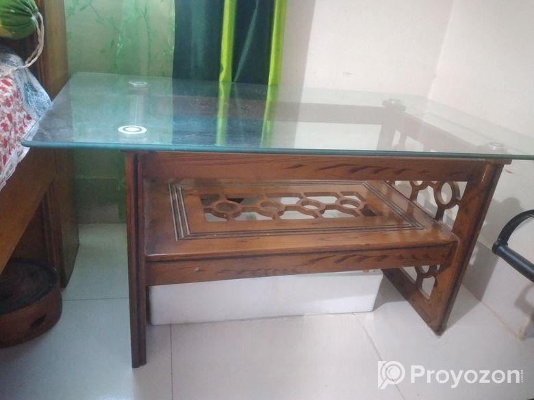 টি টেবিল