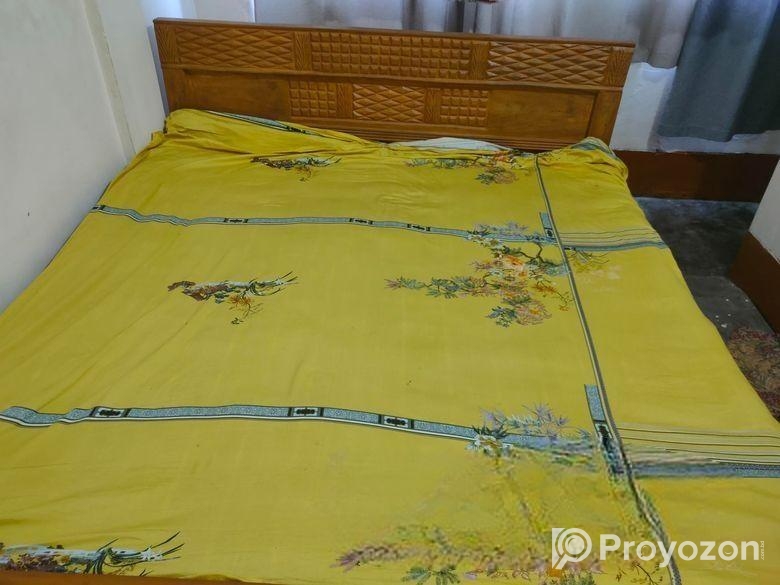 একটি কড়ই কাঠের ভাল খাট বিক্রি করা হবে