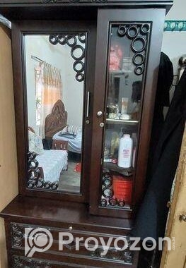ফ্রেশ কন্ডিশনের অটবি ড্রেসিং টেবিল