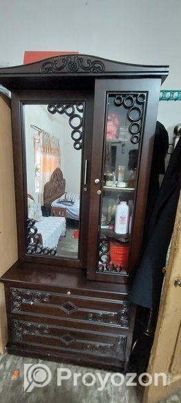 ফ্রেশ কন্ডিশনের অটবি ড্রেসিং টেবিল