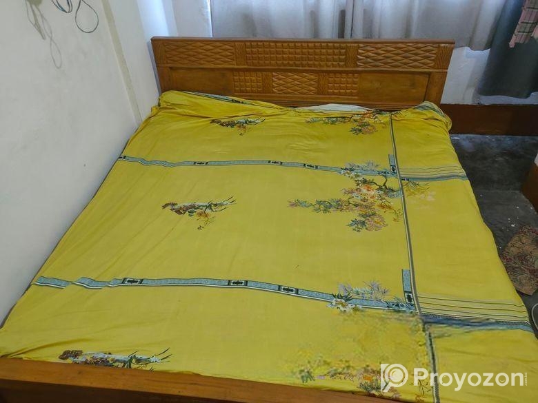 একটি কড়ই কাঠের ভাল খাট বিক্রি করা হবে