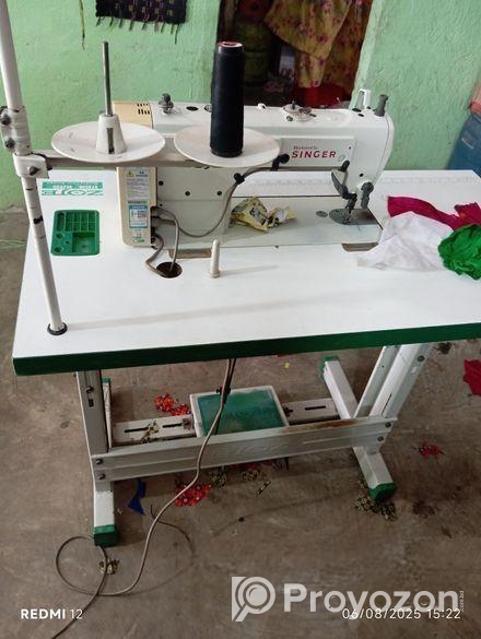 ২টা সেলাই মেশিন