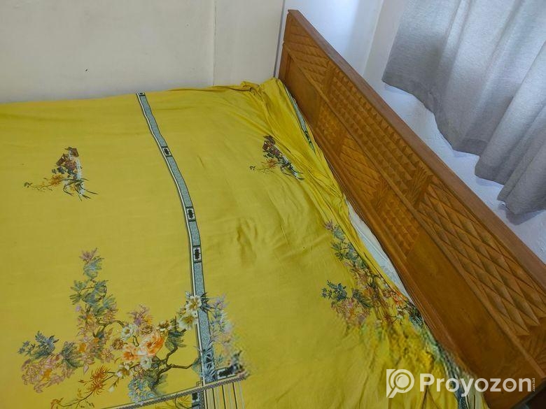 একটি কড়ই কাঠের ভাল খাট বিক্রি করা হবে