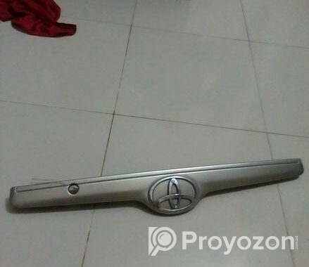 জি করোলা গাড়ির ব্যাকডালার গিরিল 2002 মডেল