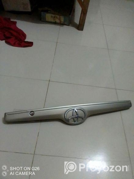 জি করোলা গাড়ির ব্যাকডালার গিরিল 2002 মডেল