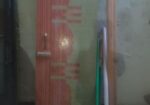 বাথরুমের একটা আড়াই ফিটের পাল্লা