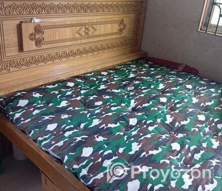 অনেক সুন্দর একটা খাট, আলনা, রেক, জামিম