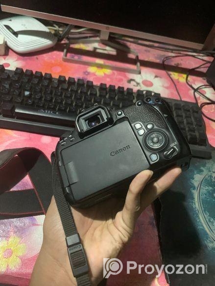Canon Eos 77d