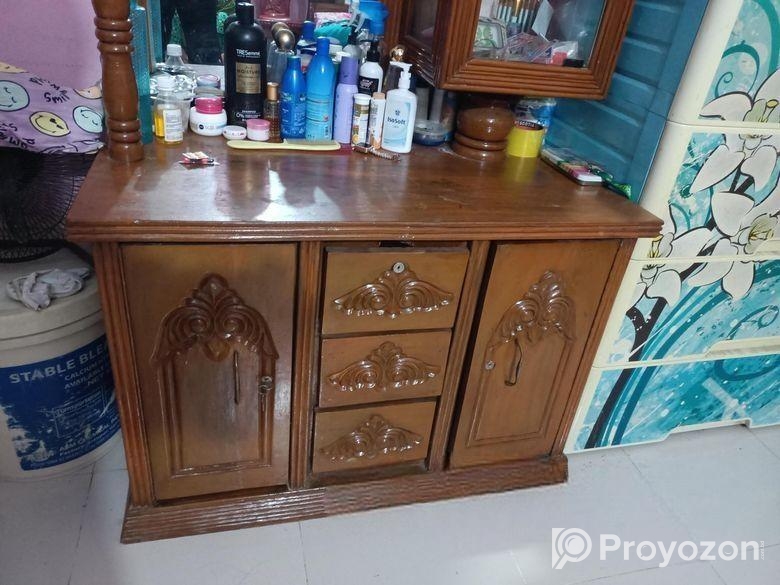 ডেসিং টেবিল