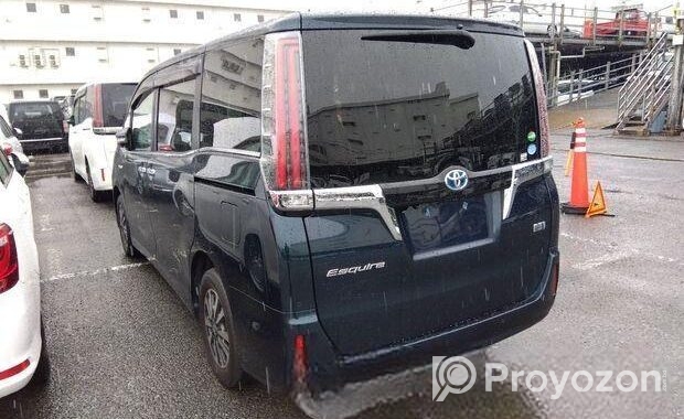 Toyota Esquire GI Mica Blue 4/90k 2020