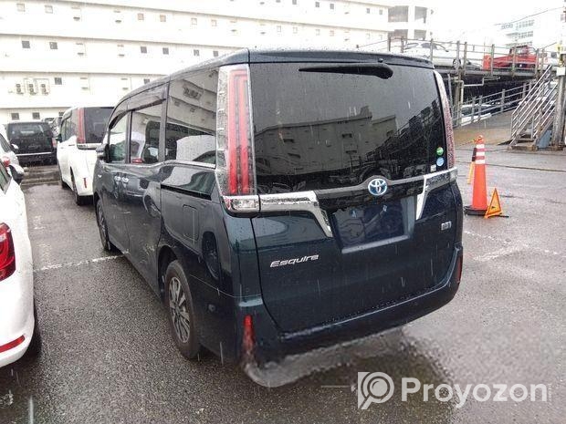 Toyota Esquire GI Mica Blue 4/90k 2020