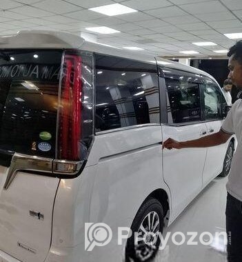 Toyota Esquire . 2020