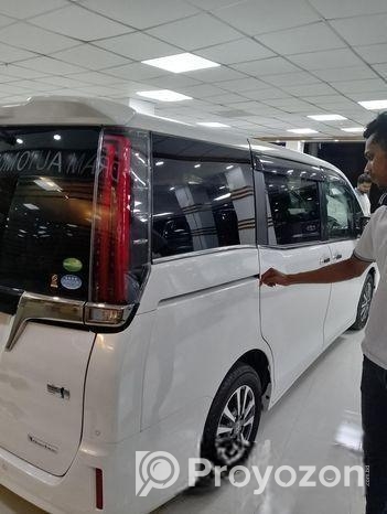 Toyota Esquire . 2020