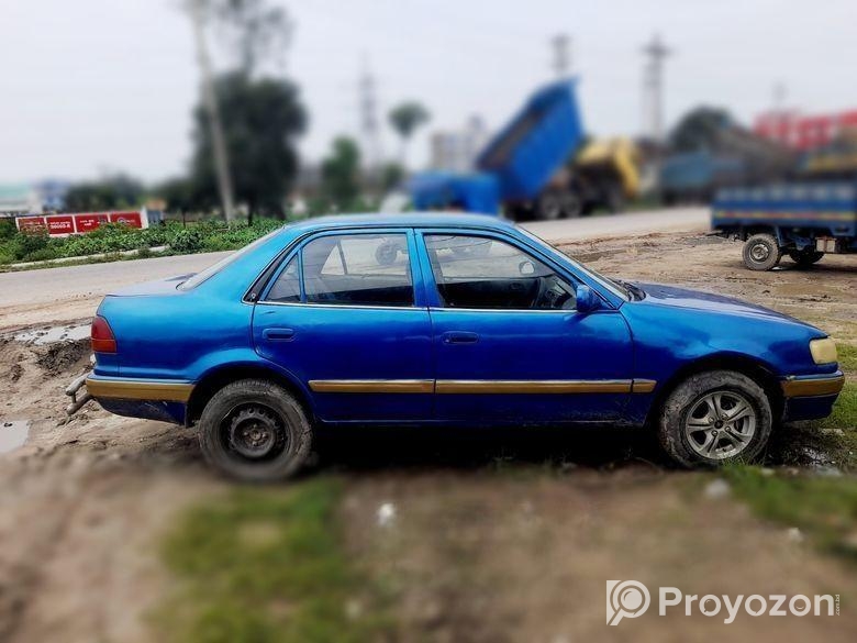 Toyota Corolla . 1992