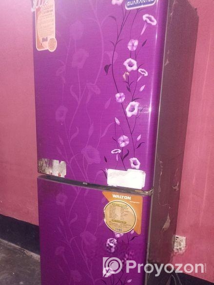 একটি ফ্রিজ বিক্রি করা হবে