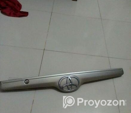 জি করোলা গাড়ির ব্যাকডালার গিরিল 2002 মডেল