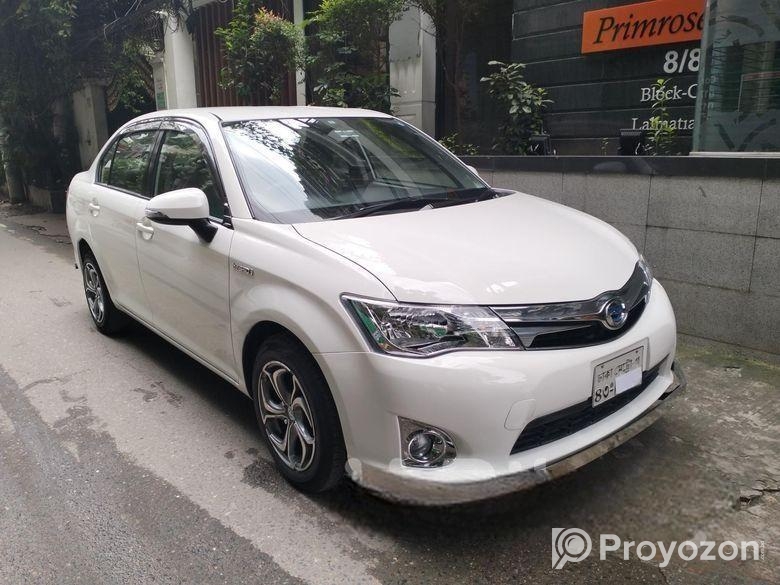 Toyota Axio HYBRID 2014