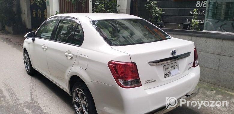 Toyota Axio HYBRID 2014