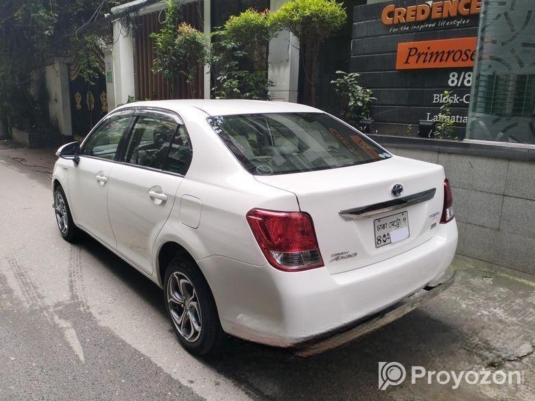 Toyota Axio HYBRID 2014