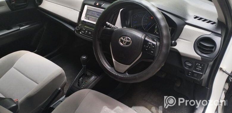 Toyota Axio HYBRID 2014