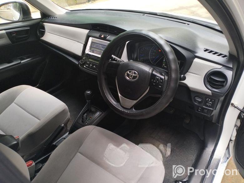 Toyota Axio HYBRID 2014