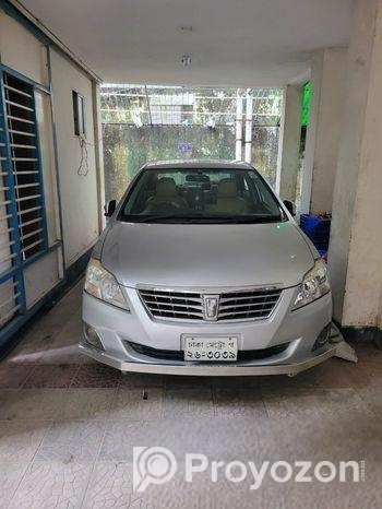 Toyota Premio . 2013